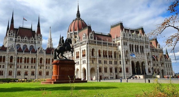 Még drágábbak lesznek a képviselőink